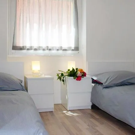 מלון דירות Girasole Casa Rossa B 3*