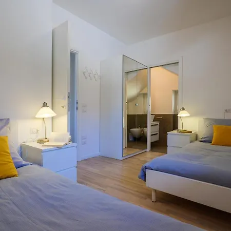 Girasole Casa Rossa B מלון דירות 3*