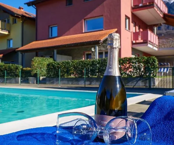 Girasole Casa Rossa B Apart Otel Colico