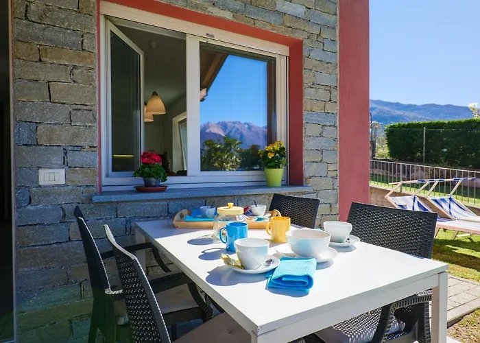 Girasole Casa Rossa B Apart Otel Colico