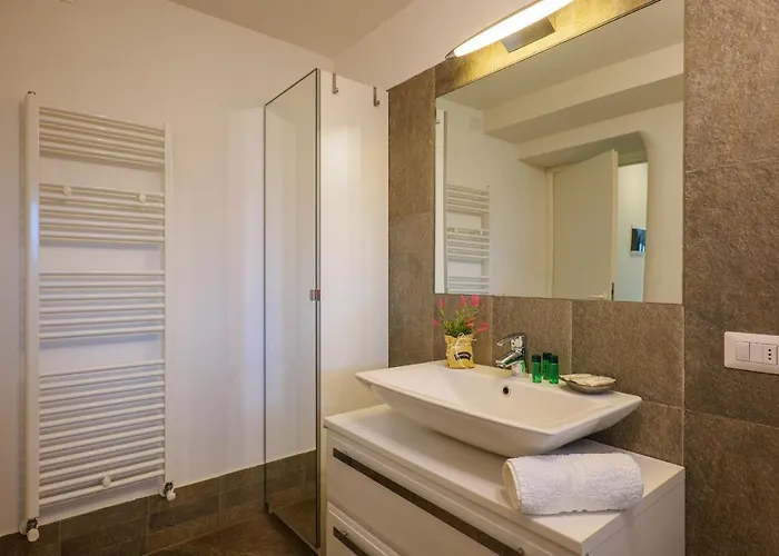 Apart Otel Girasole Casa Rossa B Colico