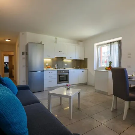 Girasole Casa Rossa B 3* Колико